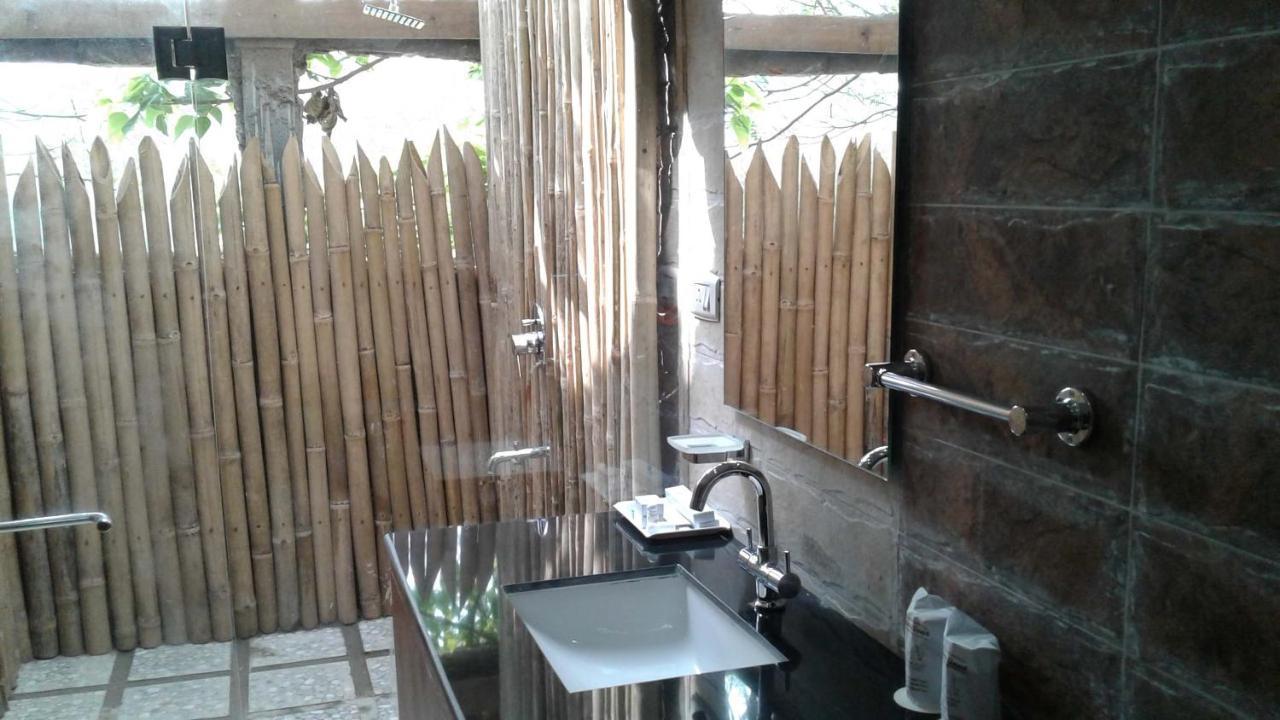Zizina Otis Resort Guwahati Exterior foto